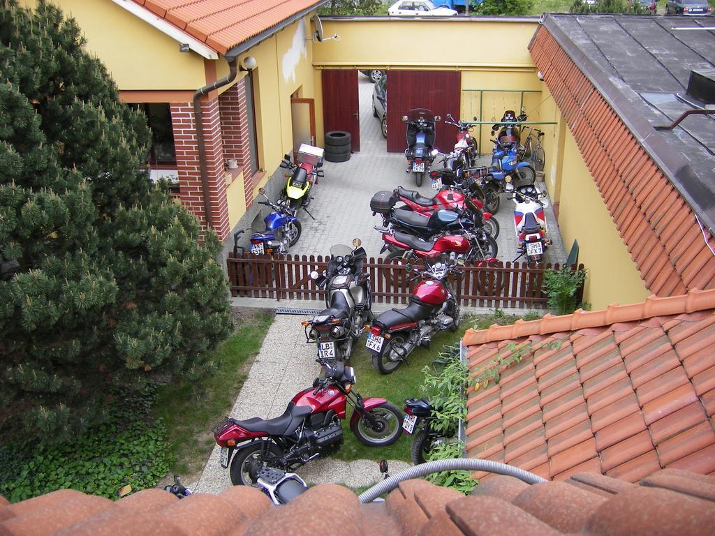 Hotel Relax U Drsu Tábor Exteriör bild