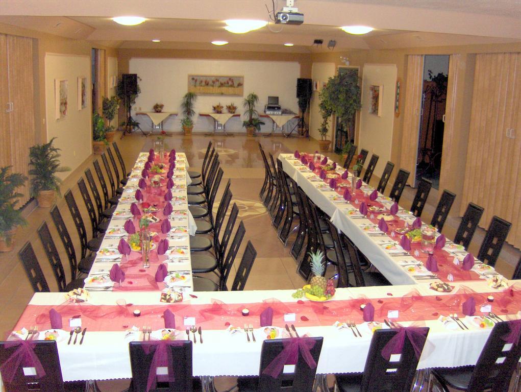 Hotel Relax U Drsu Tábor Exteriör bild