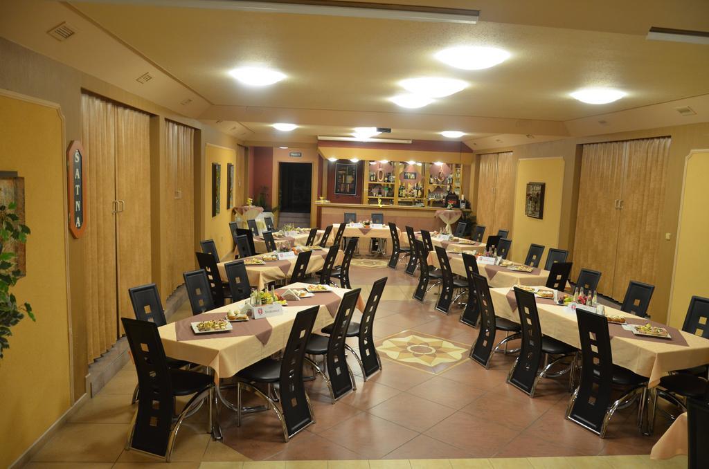 Hotel Relax U Drsu Tábor Exteriör bild