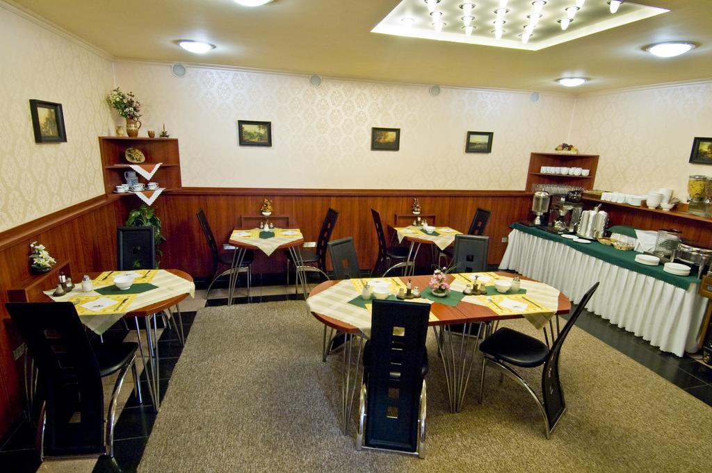 Hotel Relax U Drsu Tábor Exteriör bild