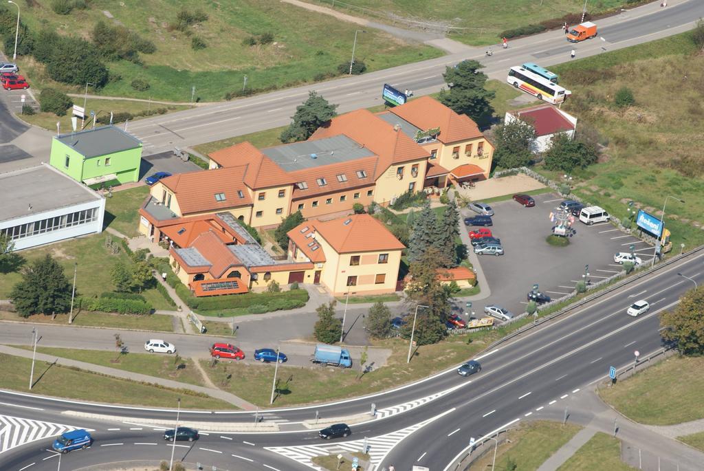 Hotel Relax U Drsu Tábor Exteriör bild